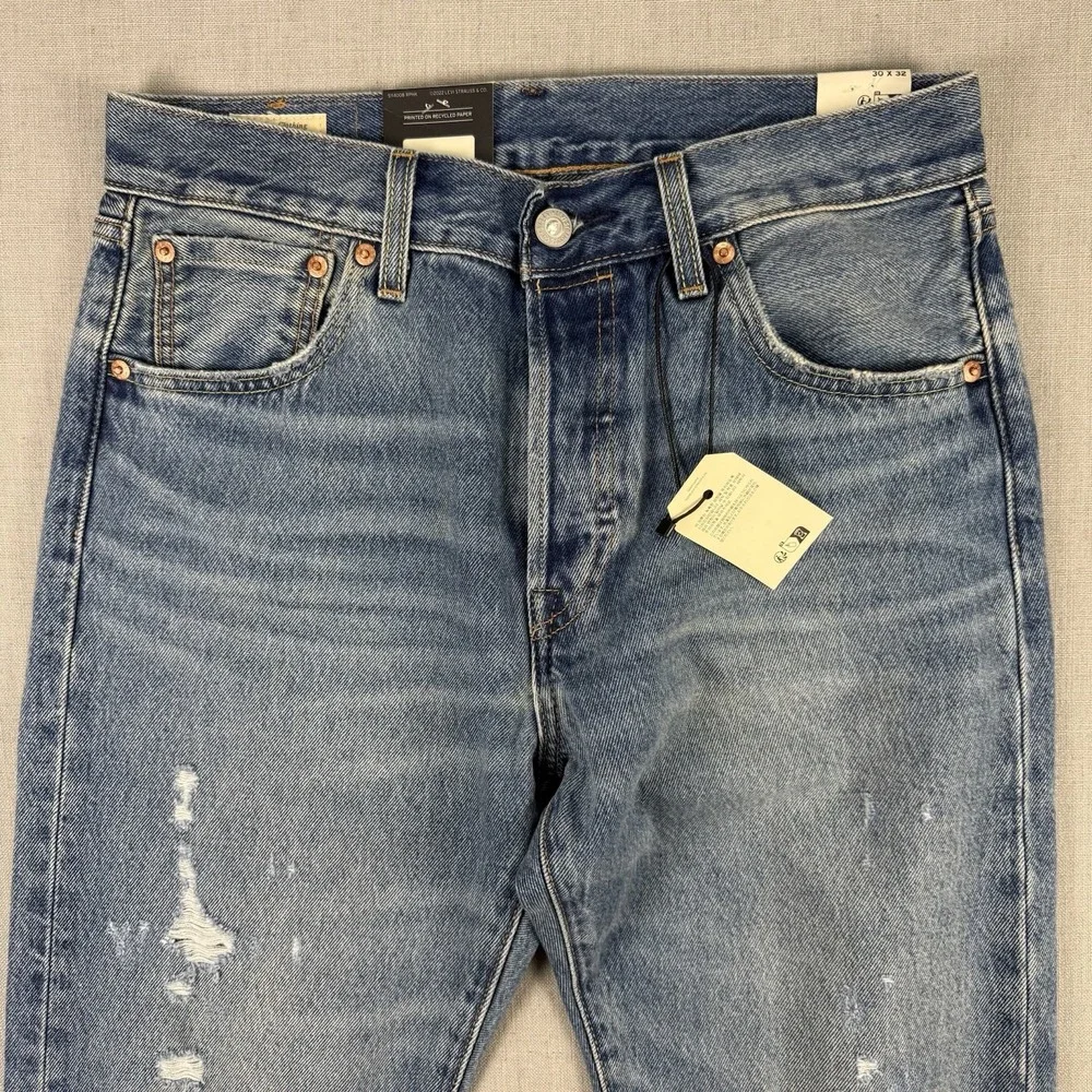 Levis refer photos